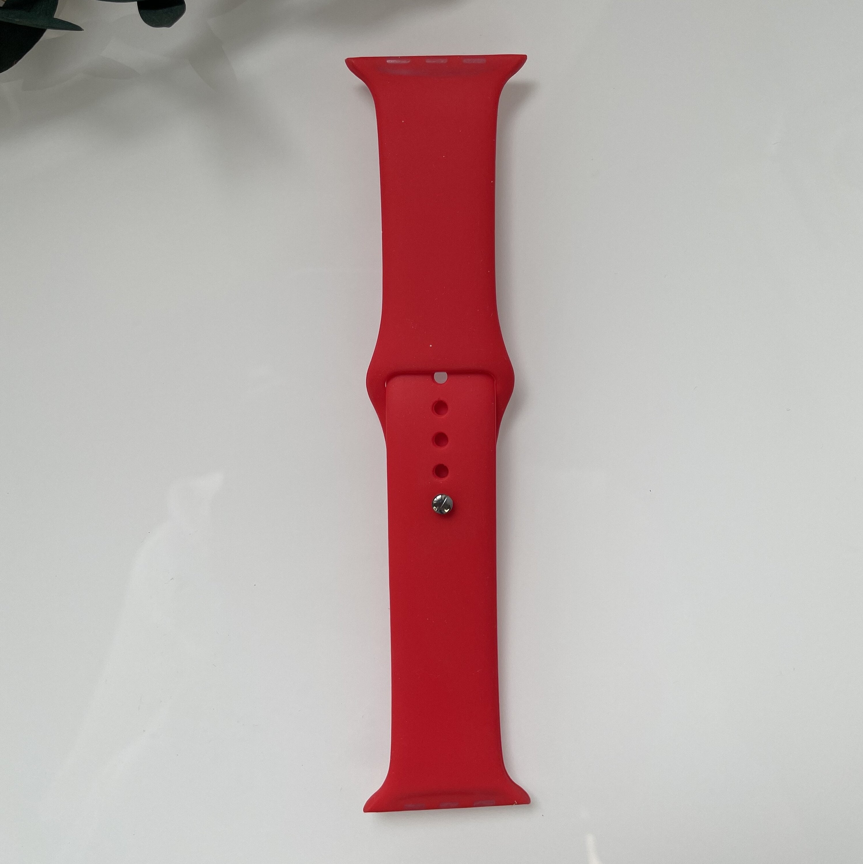 Ремешок для смарт-часов силиконовый для Apple Watch 38/40 мм Красный (RW037)