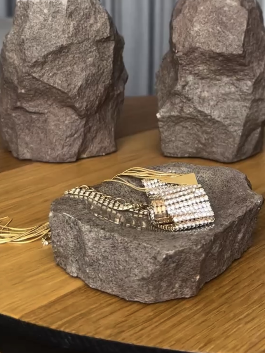 Мыльничка/подставка из натурального красного песчаника