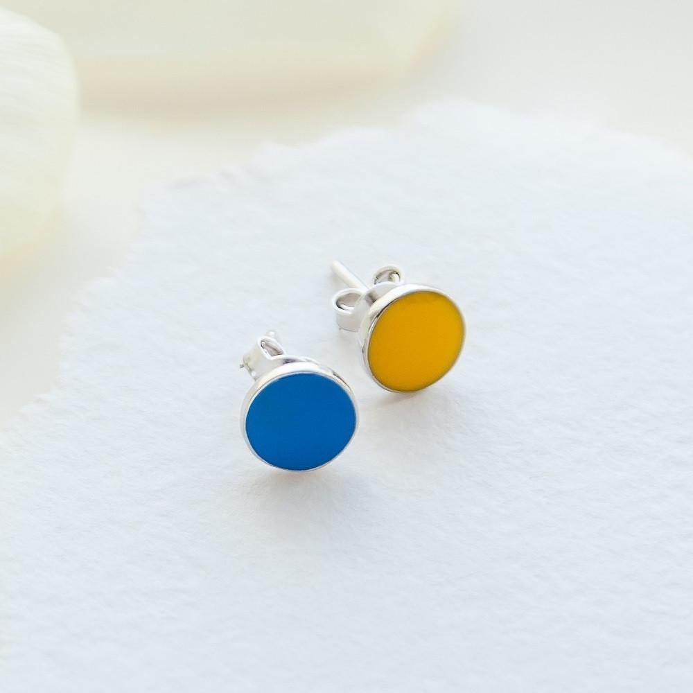 Серьги-пусеты серебряные в форме круга сочетание голубого и желтого оттенков