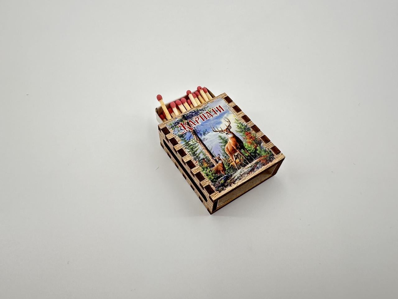 Спички сувенирные Карпаты Семья оленей с магнитом и УФ-печатью 5,2х4,5 см (X-116-15)