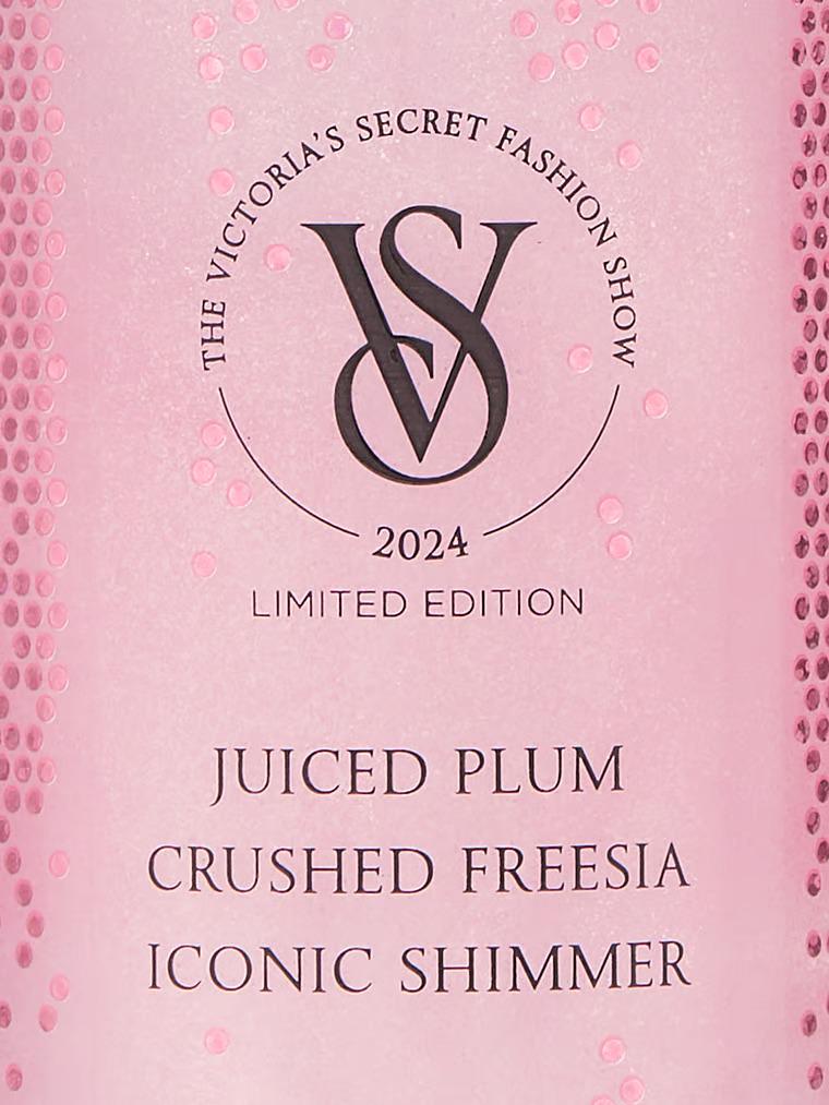 Спрей для тела Victoria's Secret Pure Seduction Fashion Show '24 Runway Shine Iconic Shimmer Fragrance Mist 250 мл (26933026) - фото 2 Спрей для тела Victoria's Secret Pure Seduction Fashion Show '24 Runway Shine Iconic Shimmer Fragrance Mist 250 мл (26933026) - фото 2