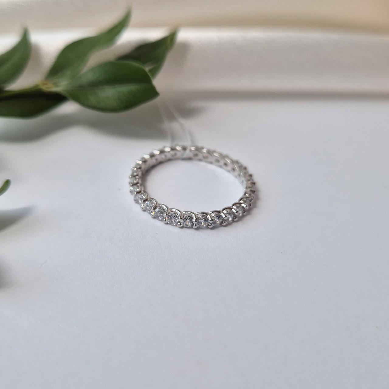 Кольцо дорожка с белыми камнями серебро 925 пробы родированное 1,35 г р. 17 (722р)