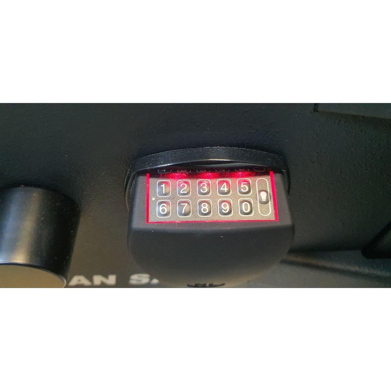 Сейф огневзломостойкий Griffon CL II.50.E Black - фото 9