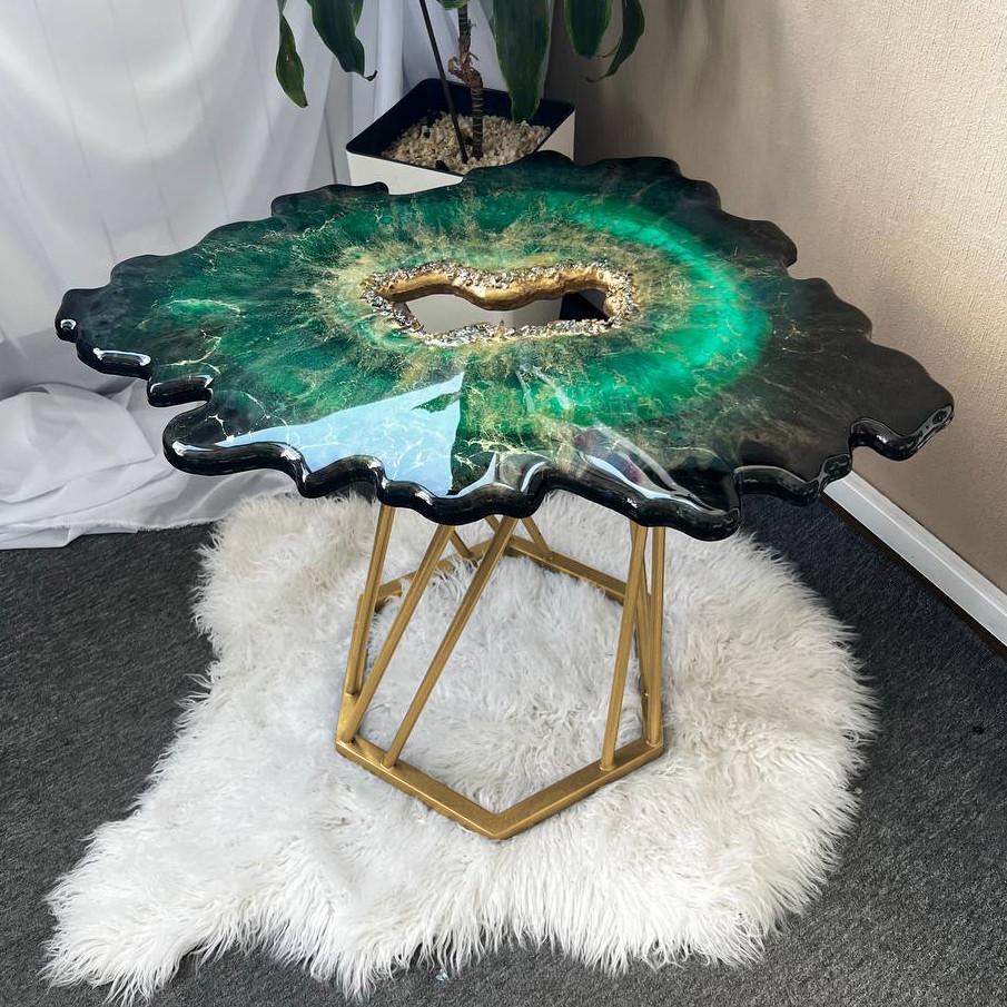 Столик журнальний фігурний з епоксидної смоли Зріз каменю 90х70 см