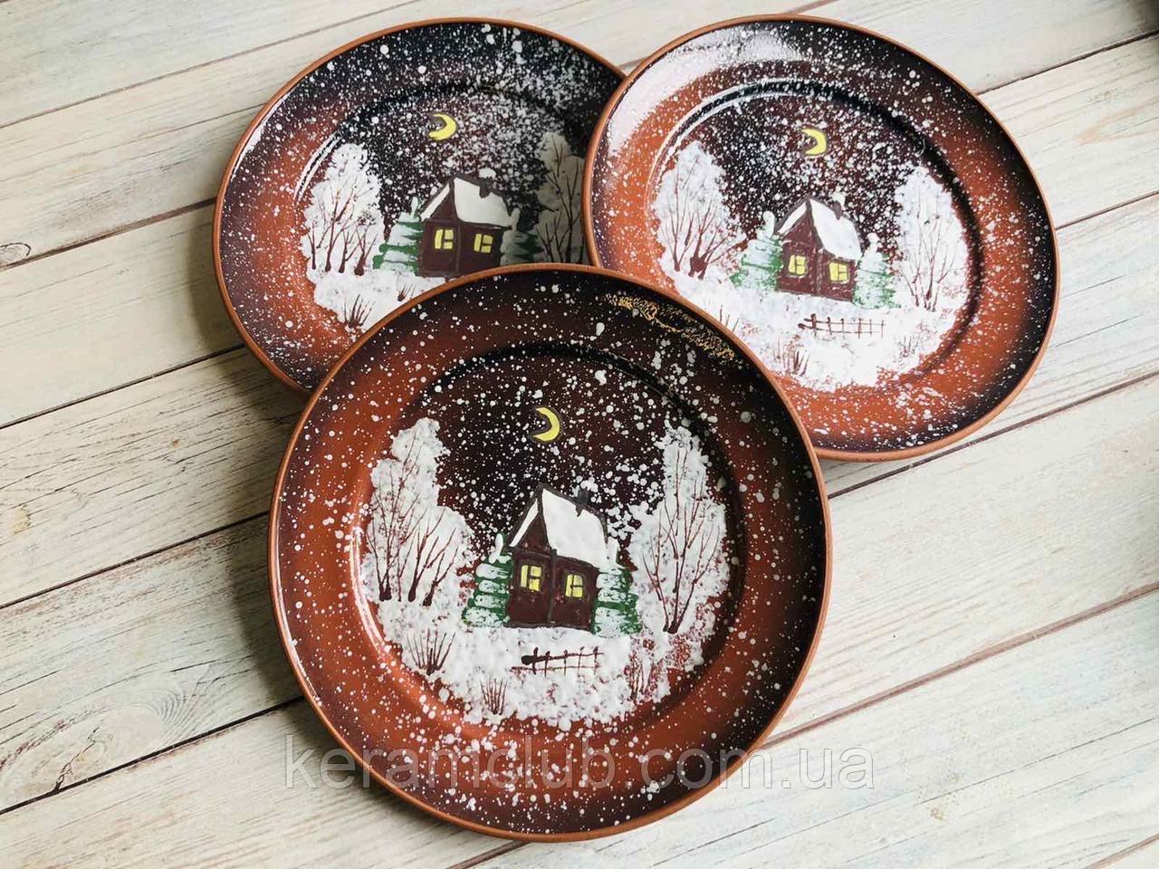 Тарелка глиняная порционная Рождественская Зима d 25 см с рисунком ручной работы - фото 6