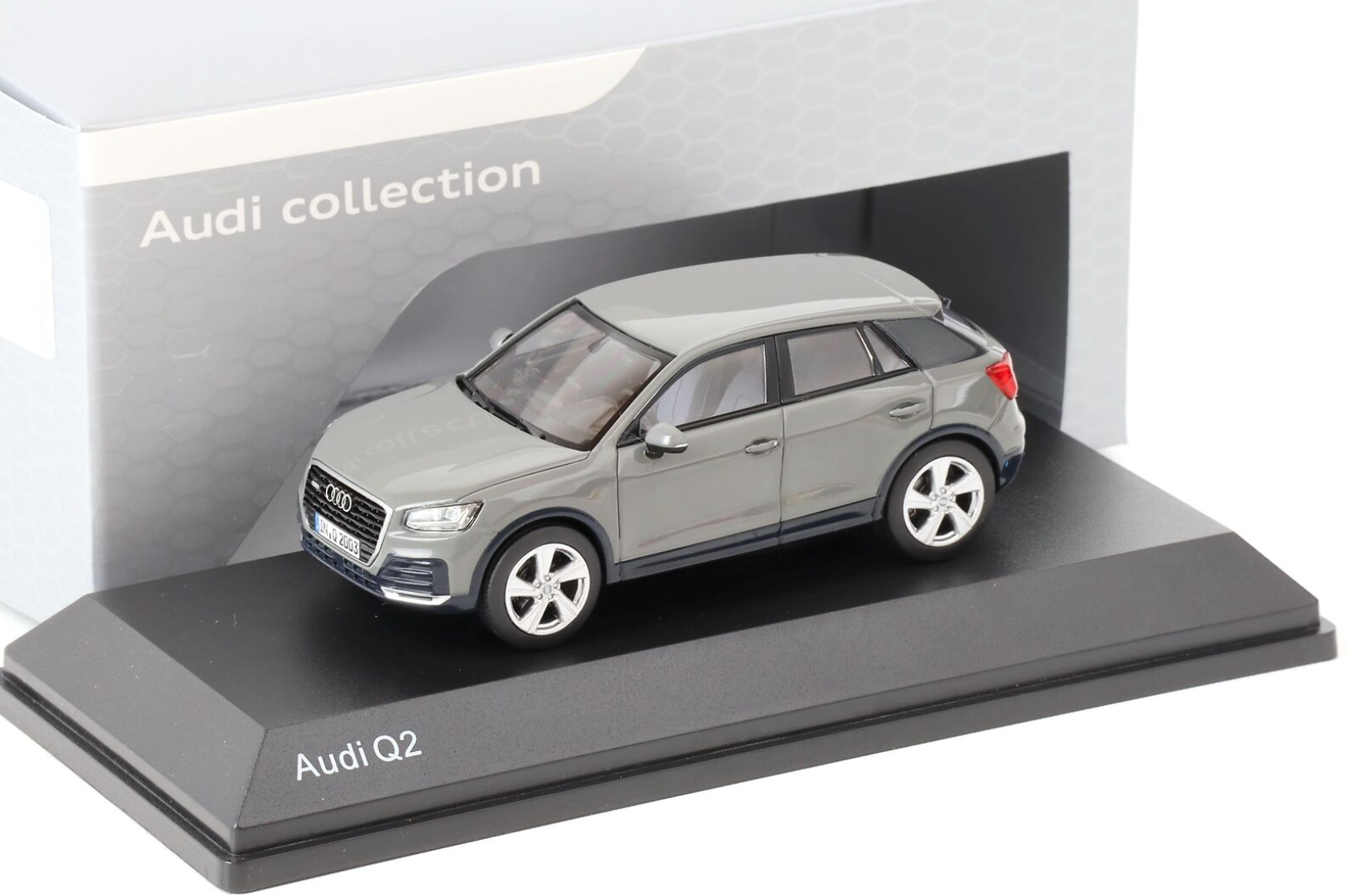 Модель автомобиля 1:43 Audi Q2 Quantum Grey (5011602633)