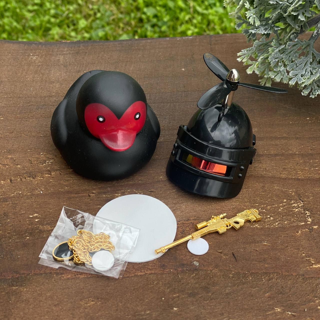 Качка на кермо з автоматом та шоломом - фото 2