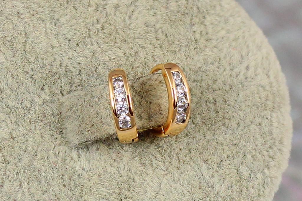 Серьги кольца Хuping Jewelry спереди камешки бортики по краям 1,2 см Золотистый