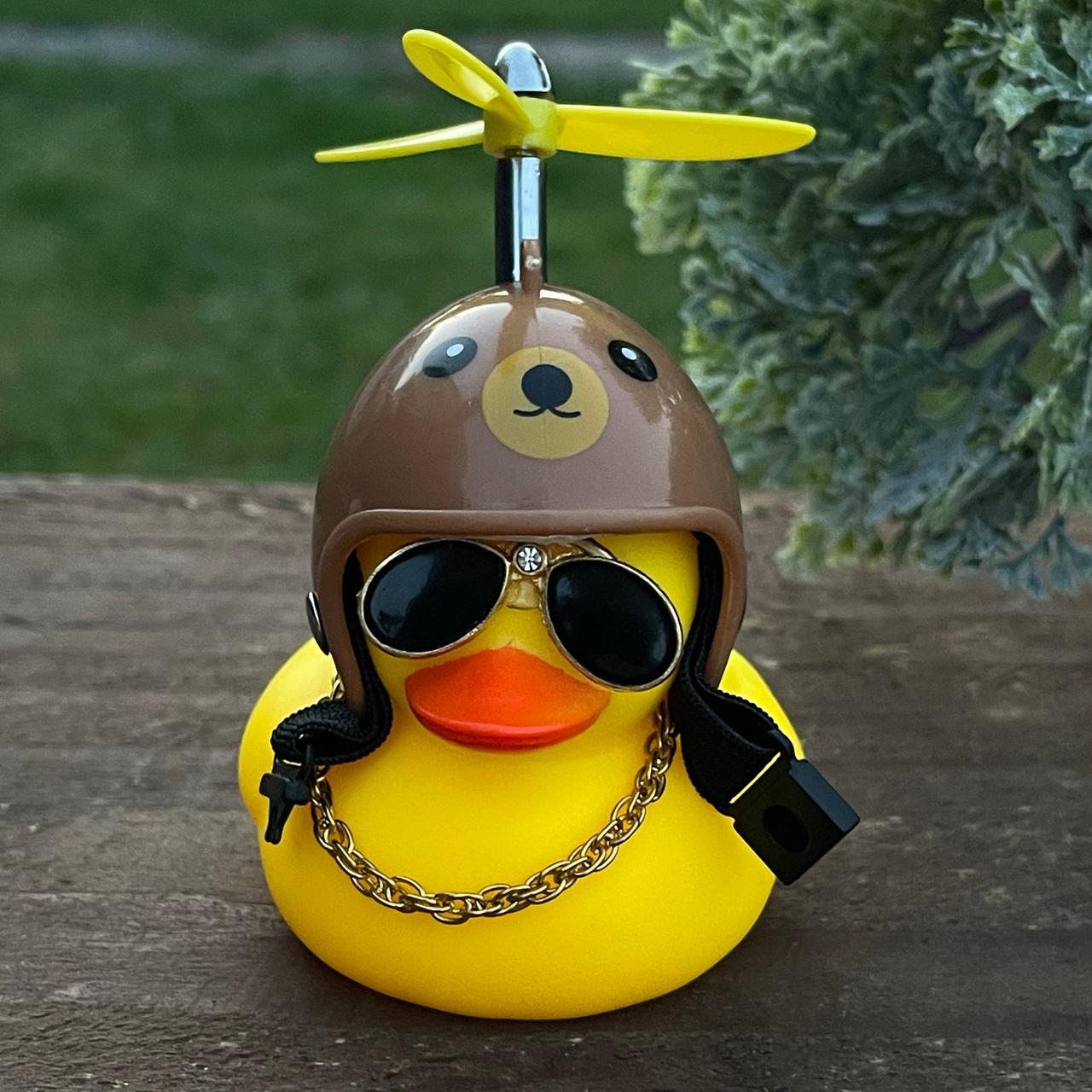 Качка гумова на торпеду в окулярах з пропелером (DC036) Качка гумова на торпеду в окулярах з пропелером (DC036)