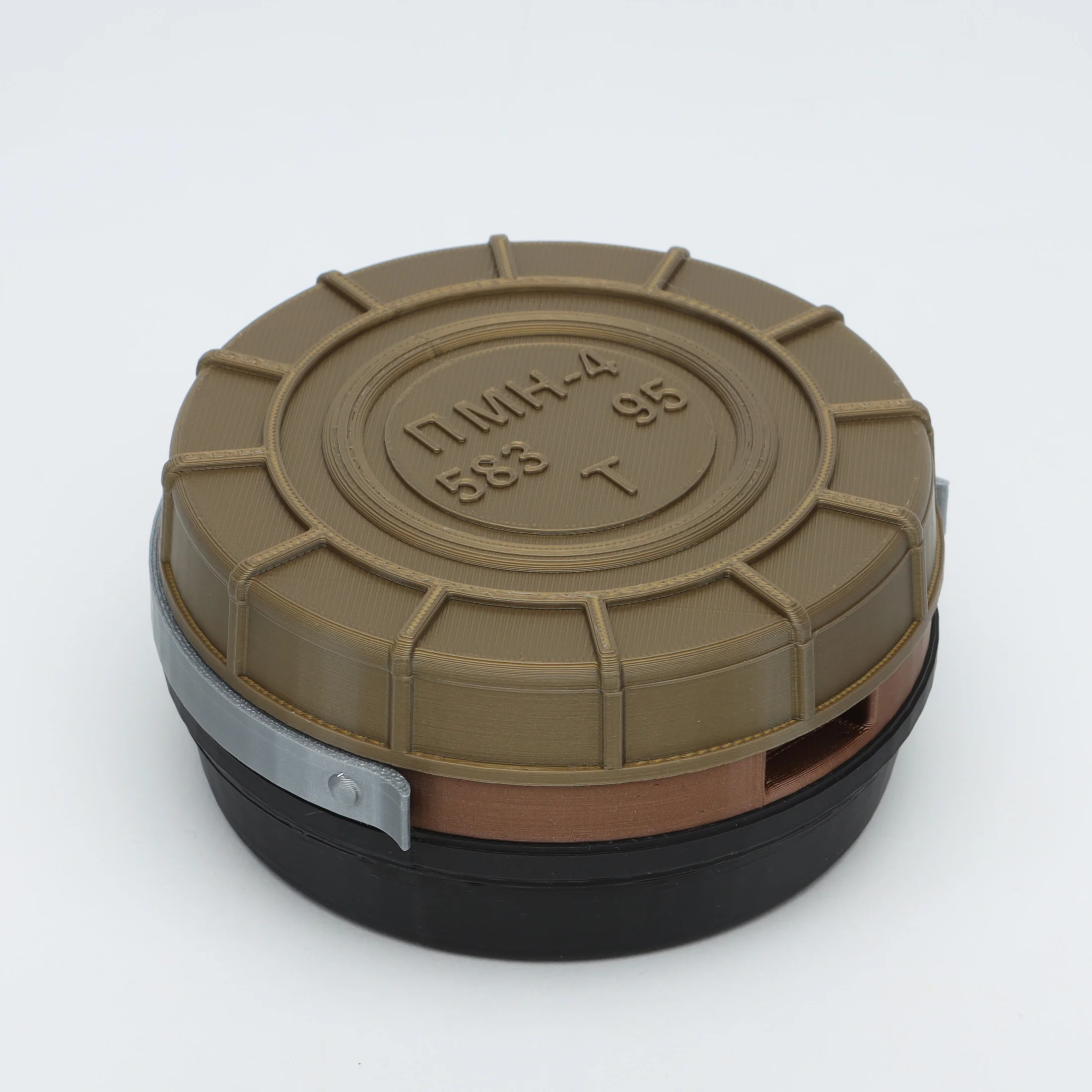 Макет противопехотной фугасной мины с задержкой, срабатывающей от нажатия (ПМН-4)