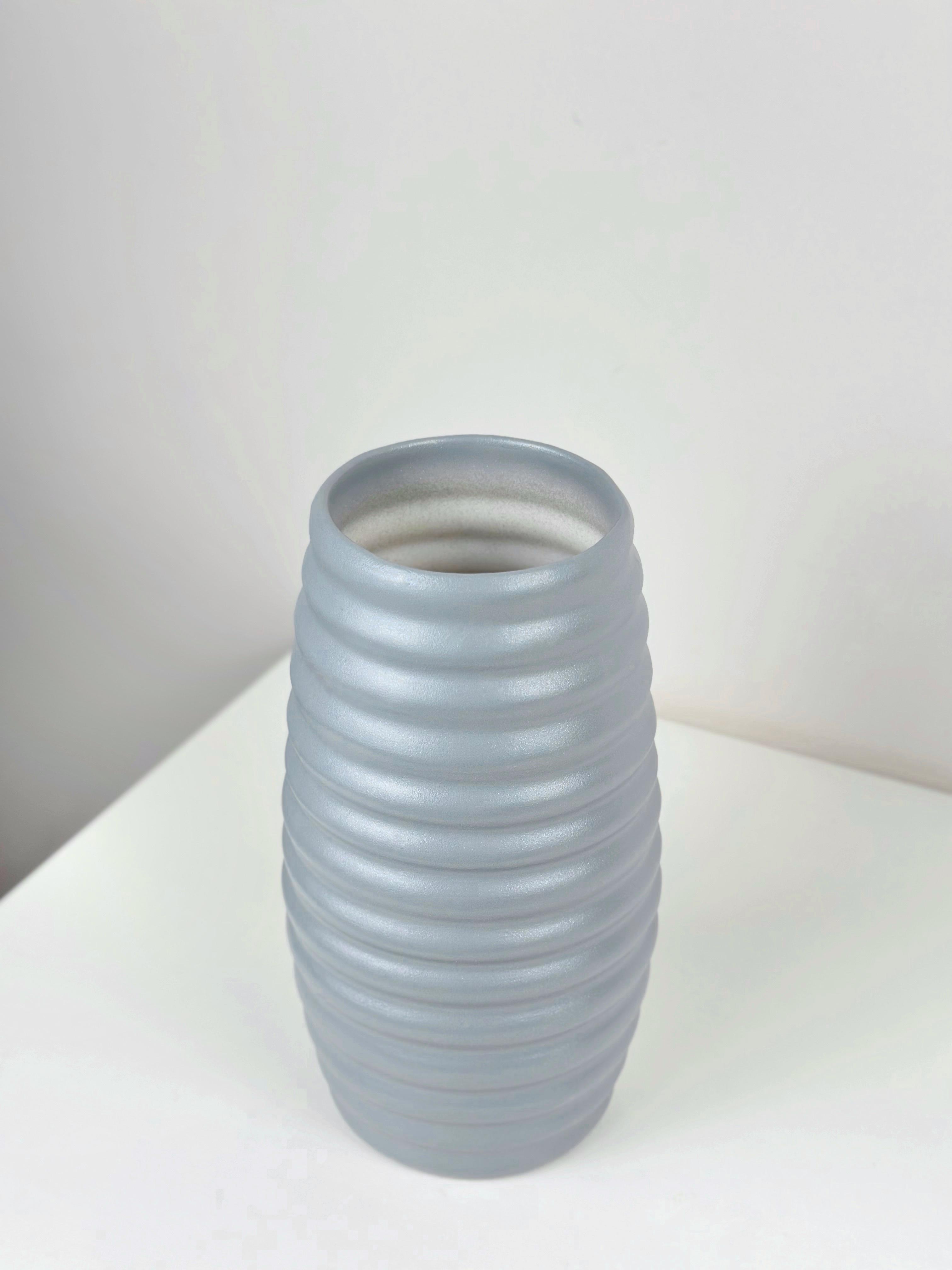 Ваза для квітів та декору глиняна керамічна Вулик 20 см Сірий (4001-5) - фото 6 Ваза для квітів та декору глиняна керамічна Вулик 20 см Сірий (4001-5) - фото 6