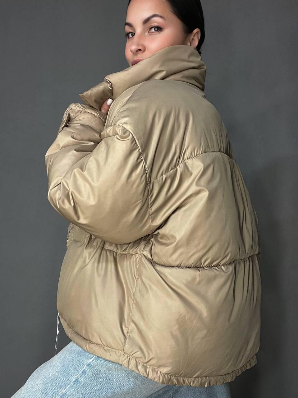 Куртка женская RUIXI 8811 деми легкая воротник стойка с сумочкой широкая оверсайз свободный крой р. 48 Карамель (1145) - фото 5 Куртка женская RUIXI 8811 деми легкая воротник стойка с сумочкой широкая оверсайз свободный крой р. 48 Карамель (1145) - фото 5