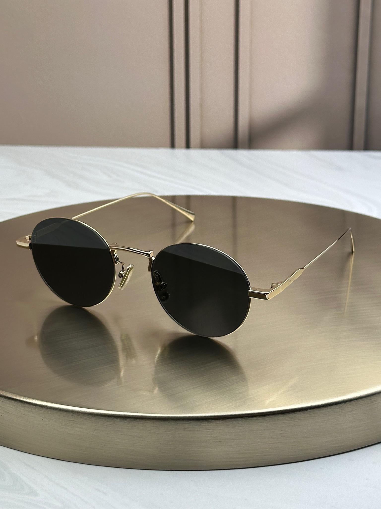 Солнцезащитные очки Celine CL40346U круглые металлические темная линза унисекс Золотой Солнцезащитные очки Celine CL40346U круглые металлические темная линза унисекс Золотой