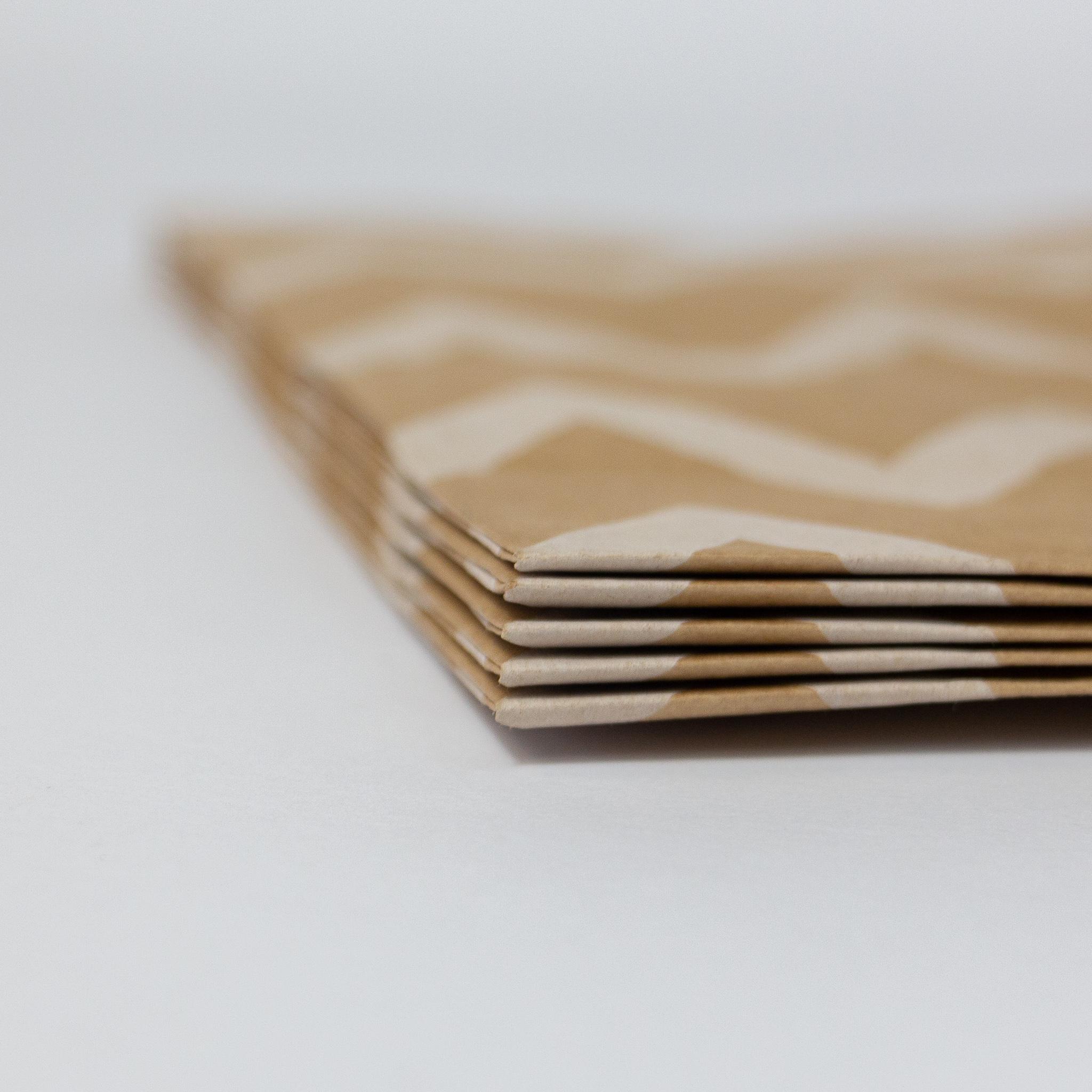 Пакет подарочный бумажный с рисунком орнамент зиг-заг без ручек 210х120х290 мм 50 шт. - фото 9