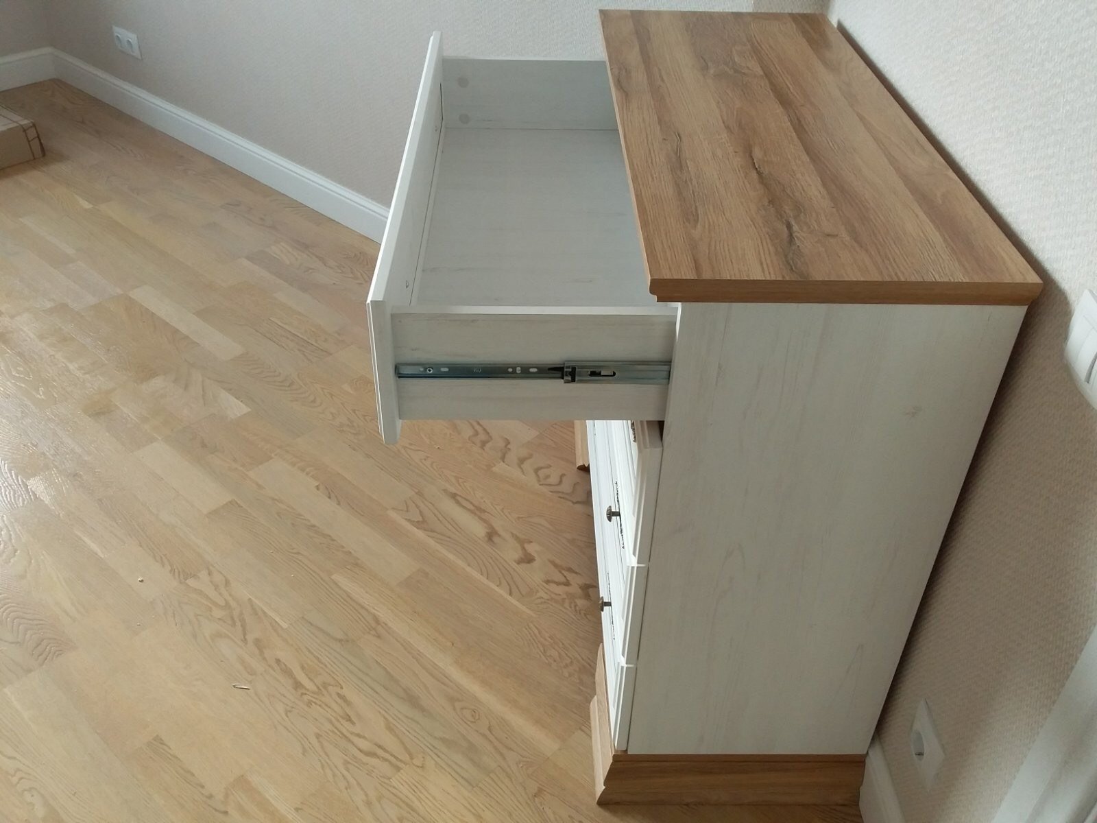 Комод для спальни с выдвижными ящиками Мебель-Сервис Ирис 4Ш 93,4х39х166,3 см Андерсон пайн/Дуб золотой (2214548) - фото 4 Комод для спальни с выдвижными ящиками Мебель-Сервис Ирис 4Ш 93,4х39х166,3 см Андерсон пайн/Дуб золотой (2214548) - фото 4