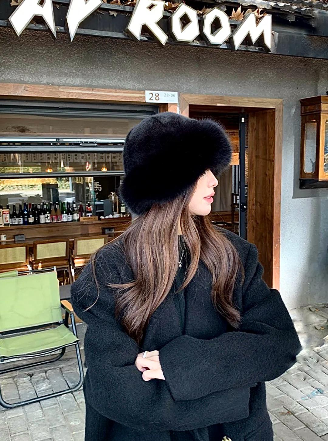 Шапка женская Wuke плюшевая one size Черный - фото 3