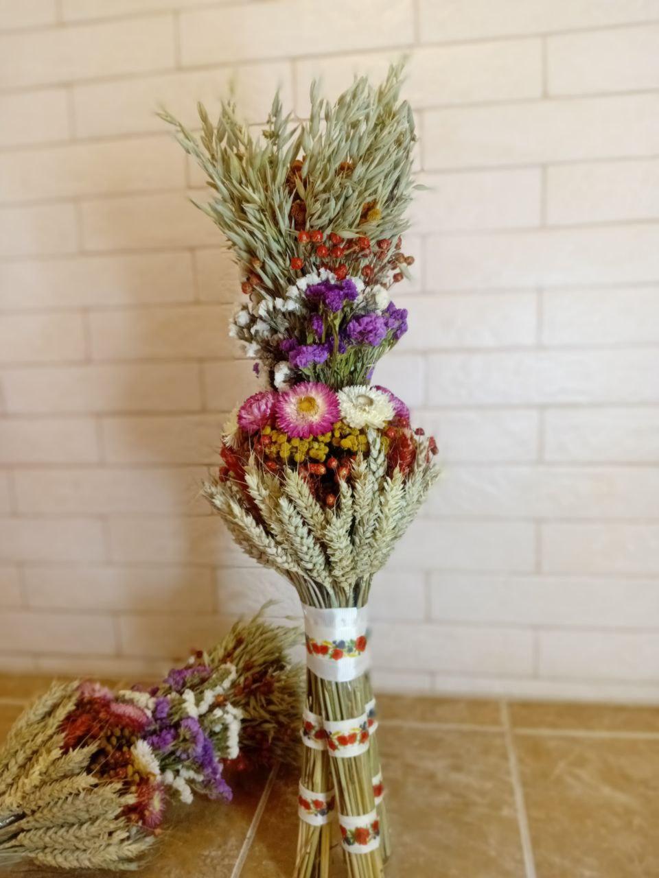 Дидух рождественский из колосья пшеницы/льна и овса на трех ножках 50-55 см с лентой вышиванкой Белый (2794446785) - фото 2 Дидух рождественский из колосья пшеницы/льна и овса на трех ножках 50-55 см с лентой вышиванкой Белый (2794446785) - фото 2