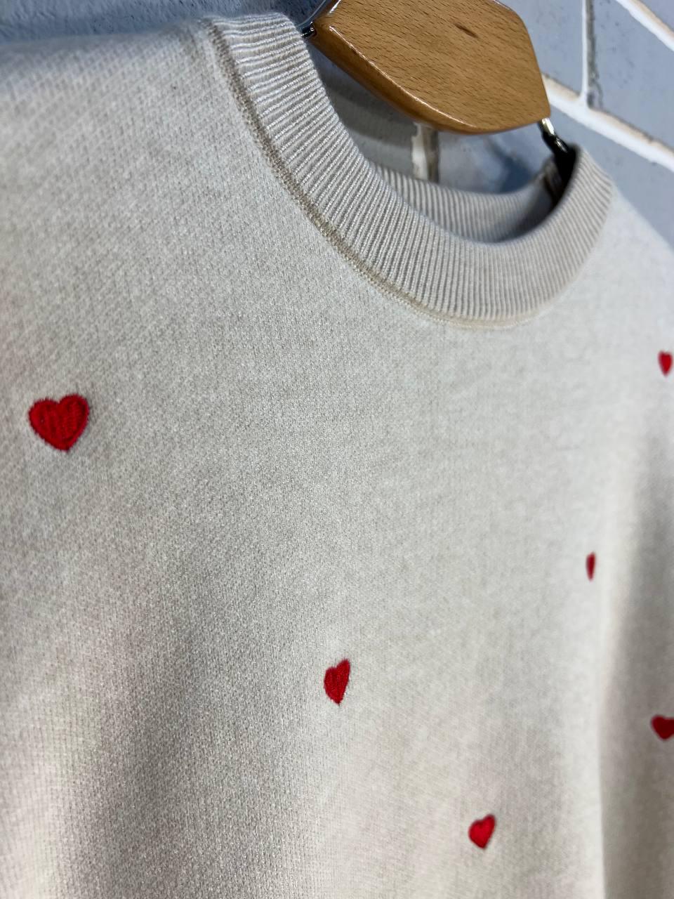 Свитер женский A-N 7075 широкий вышитые сердца OS Бежевый (2916) - фото 8