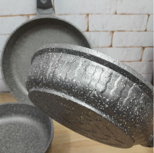 Набір сковорідок алюмінієвих OMS з антипригарним покриттям 20/24/28 см (3727) - фото 3 Набір сковорідок алюмінієвих OMS з антипригарним покриттям 20/24/28 см (3727) - фото 3