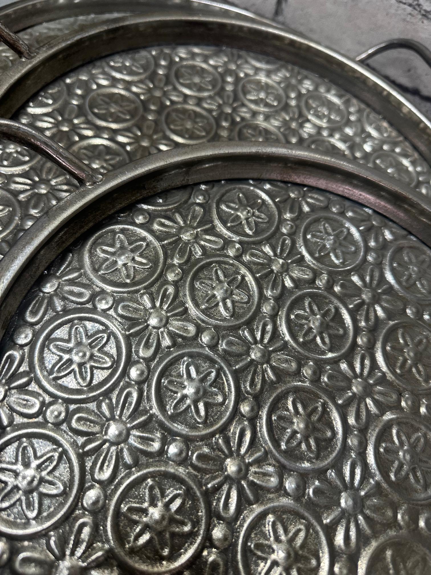 Набір таць декоративних 3 шт. 6,5x44,5x38/6,5x39,5x33,5/ 6x34,5x28 см (142388) - фото 7 Набір таць декоративних 3 шт. 6,5x44,5x38/6,5x39,5x33,5/ 6x34,5x28 см (142388) - фото 7