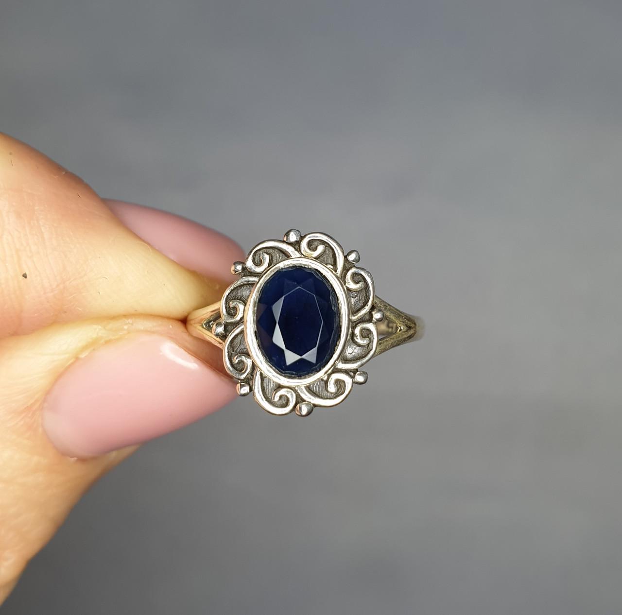 Кольцо серебряное с сапфиром р. 18 2,56 г (1390495450)