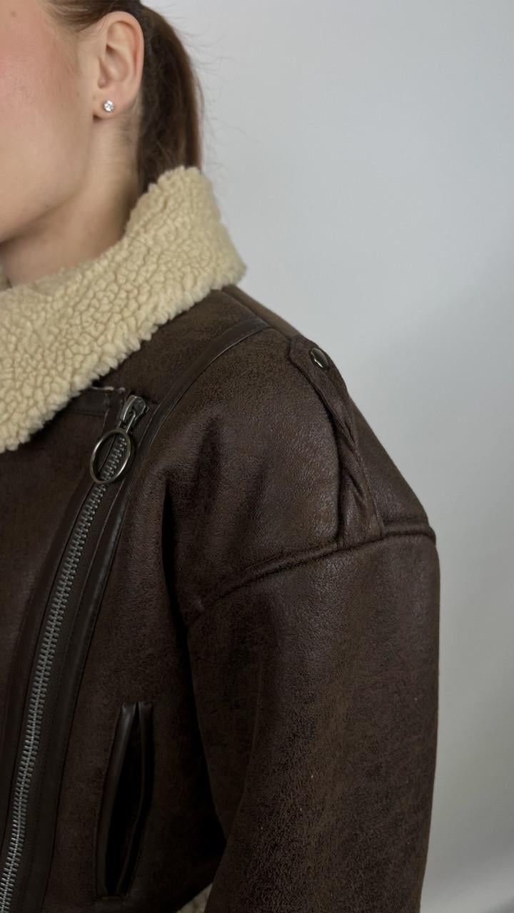 Дубленка женская Бренд #F2413-02 M Коричневый (23918521) - фото 3 Дубленка женская Бренд #F2413-02 M Коричневый (23918521) - фото 3