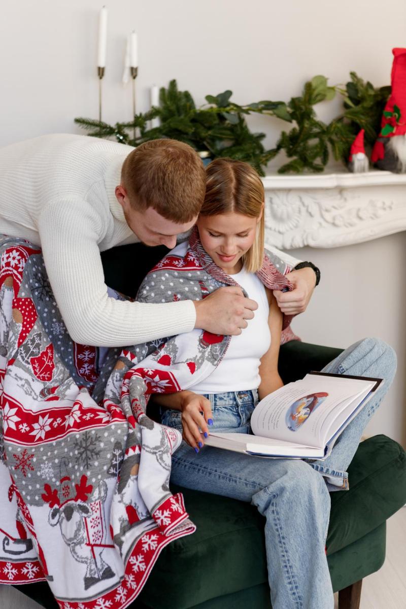 Плед вязаный Веселые гномы 90х130 см серый (037813) - фото 5 Плед вязаный Веселые гномы 90х130 см серый (037813) - фото 5