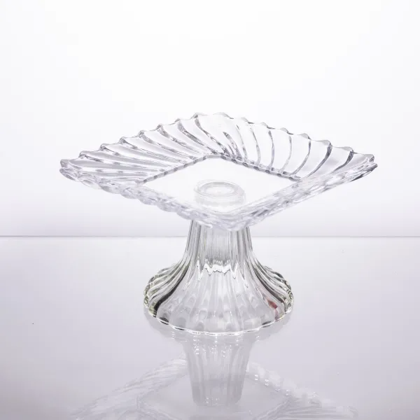 Тортовница стеклянная на ножке квадратная 16х16х9 см Прозрачный (64486-15) - фото 2 Тортовница стеклянная на ножке квадратная 16х16х9 см Прозрачный (64486-15) - фото 2