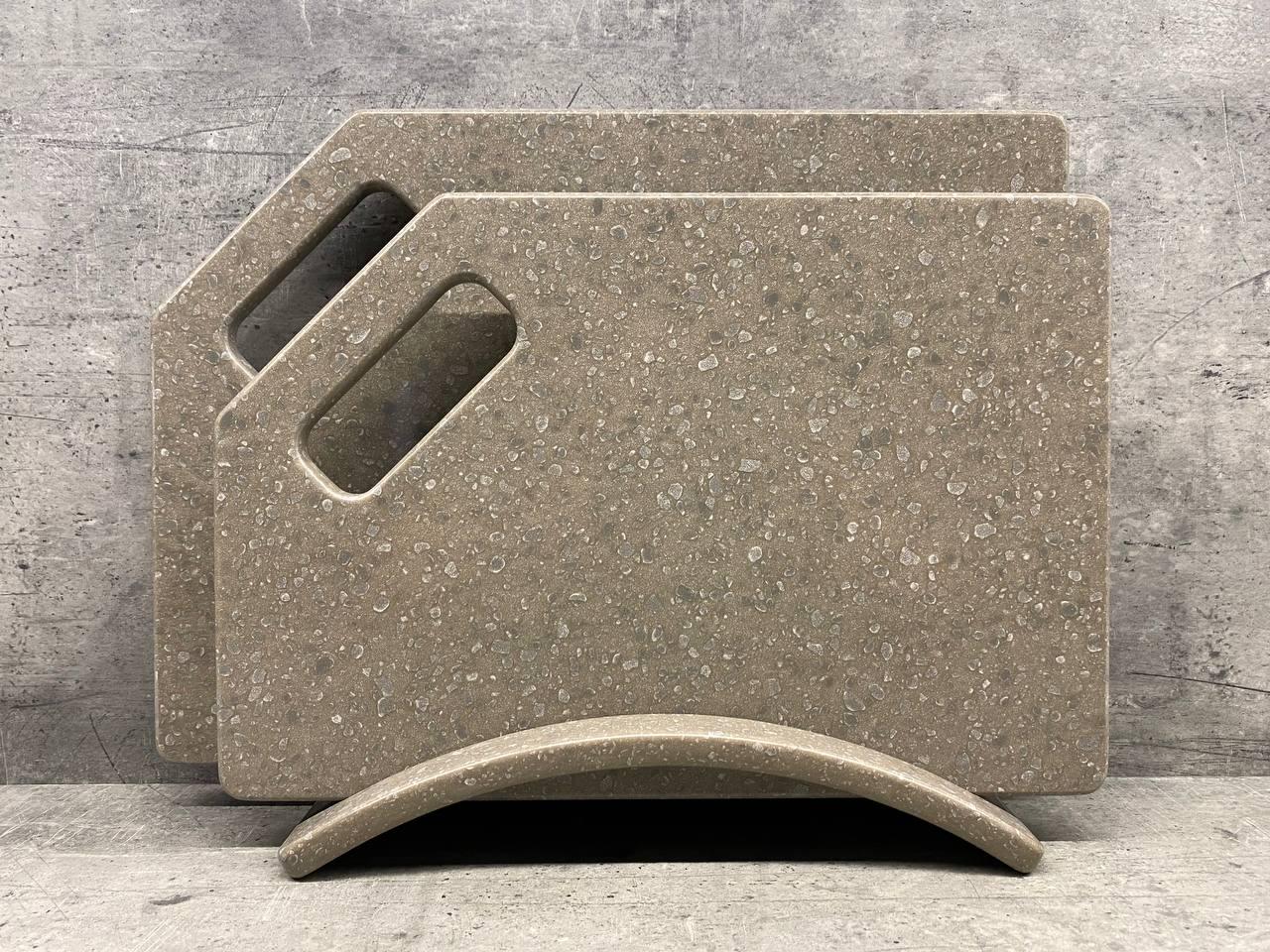 Набір дощок кухонних Andromeda із штучного каменю на підставці 2 шт. (211) Набір дощок кухонних Andromeda із штучного каменю на підставці 2 шт. (211)