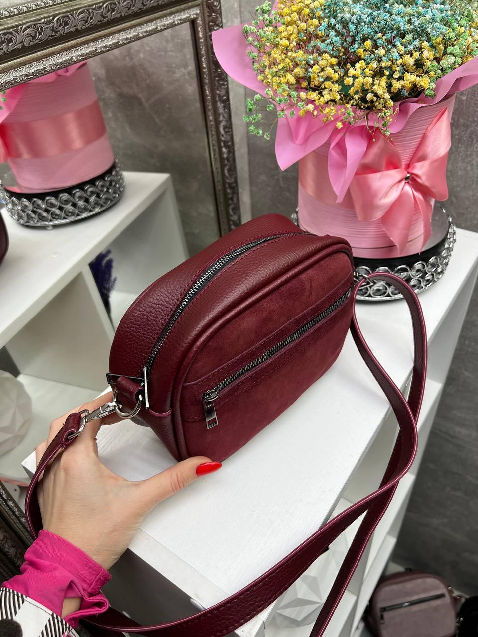 Сумка через плече жіноча сучасна міська екошкіра/натуральна замша 22х15х8 см Бордовий - фото 4 Сумка через плече жіноча сучасна міська екошкіра/натуральна замша 22х15х8 см Бордовий - фото 4