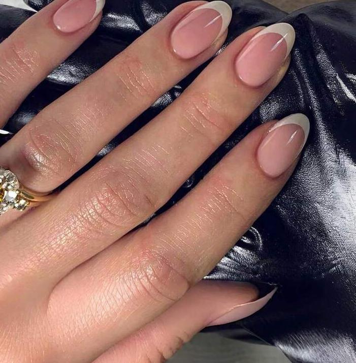 Накладні нігті френч мигдаль із клейовими пластинами 24 шт. Білий з рожевим - фото 3 Накладні нігті френч мигдаль із клейовими пластинами 24 шт. Білий з рожевим - фото 3