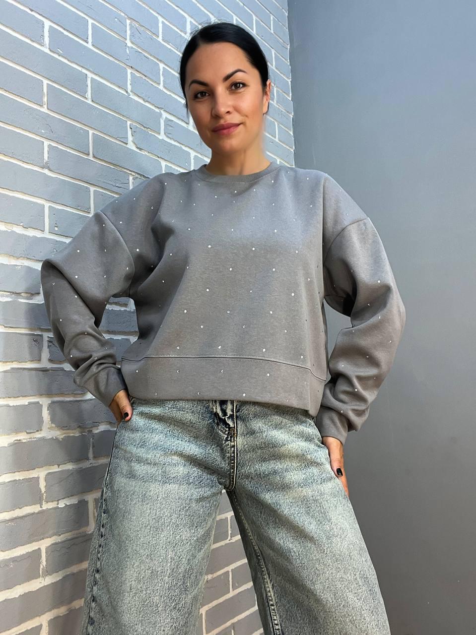 Світшот жіночий W 2950 широкий розсип камінців OS Сірий (2482) - фото 3