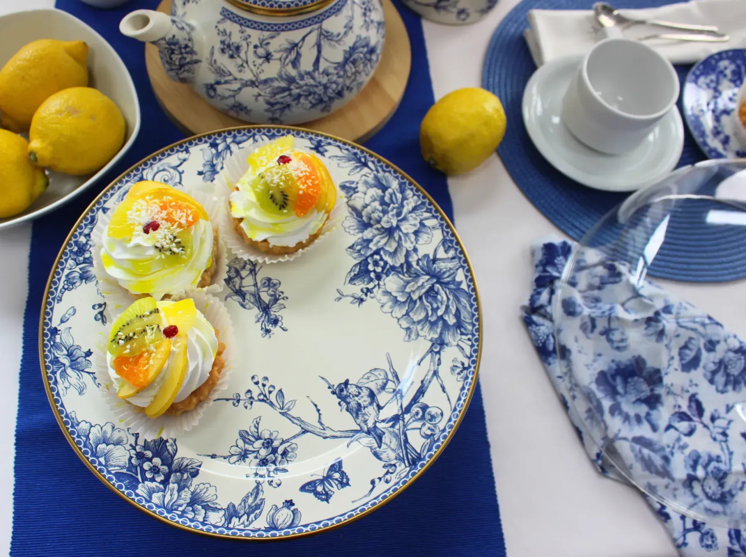 Тортовница эмалированная BUTTERFLY Elmani с крышкой на ножке 30 см - фото 6