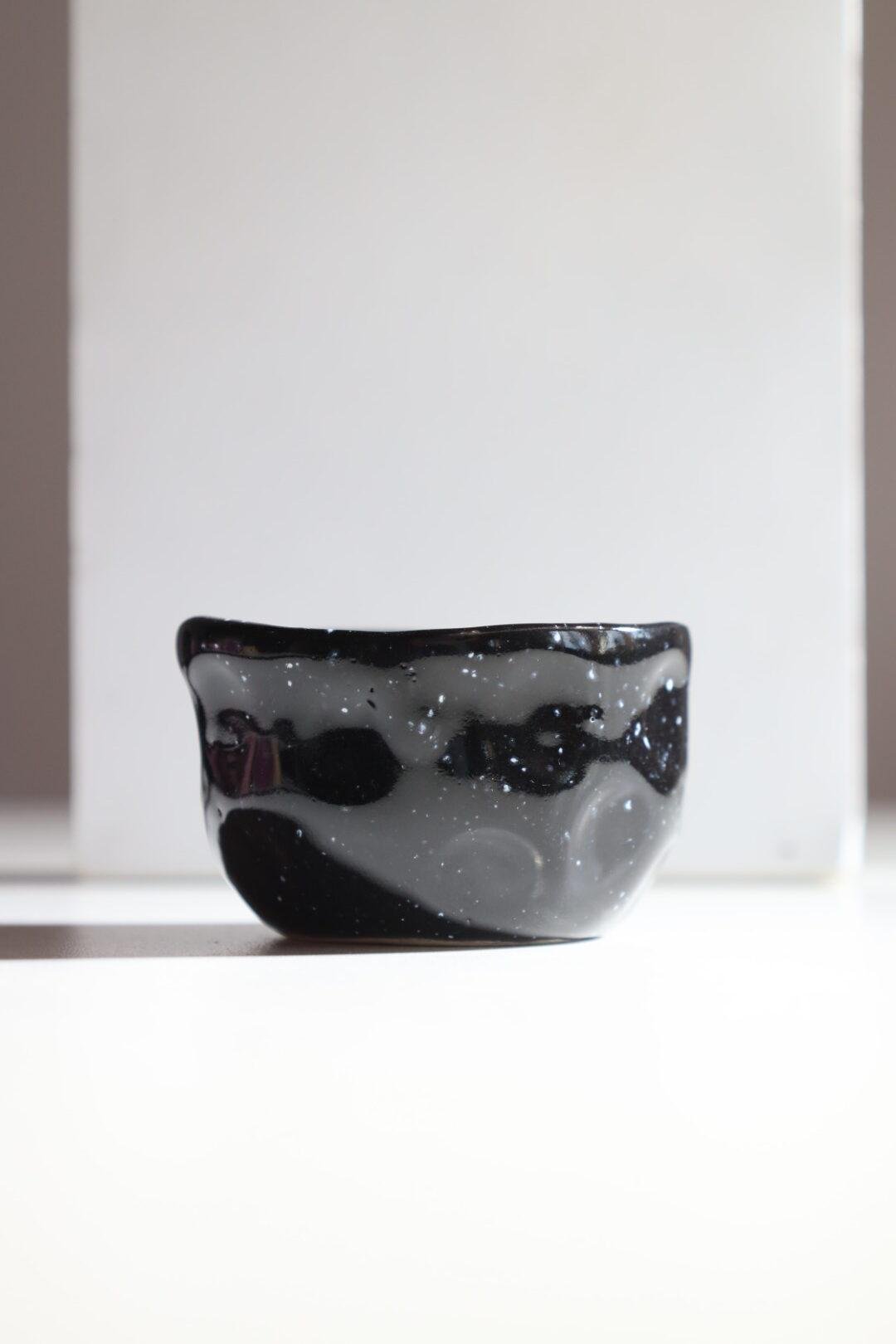 Пиала чайная Черная дыра ручной работы (CUP-036) - фото 1 Пиала чайная Черная дыра ручной работы (CUP-036) - фото 1