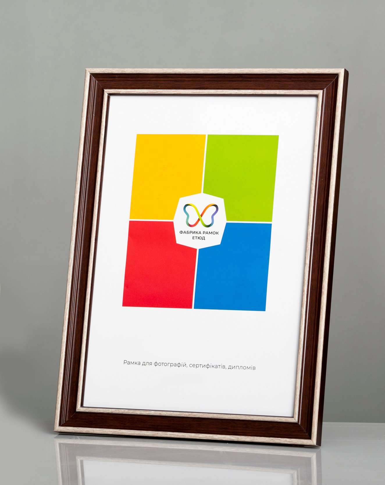 Фоторамка пластиковая 30x40 А3 со стеклом Темно-коричневое дерево (Багет 2516-210)