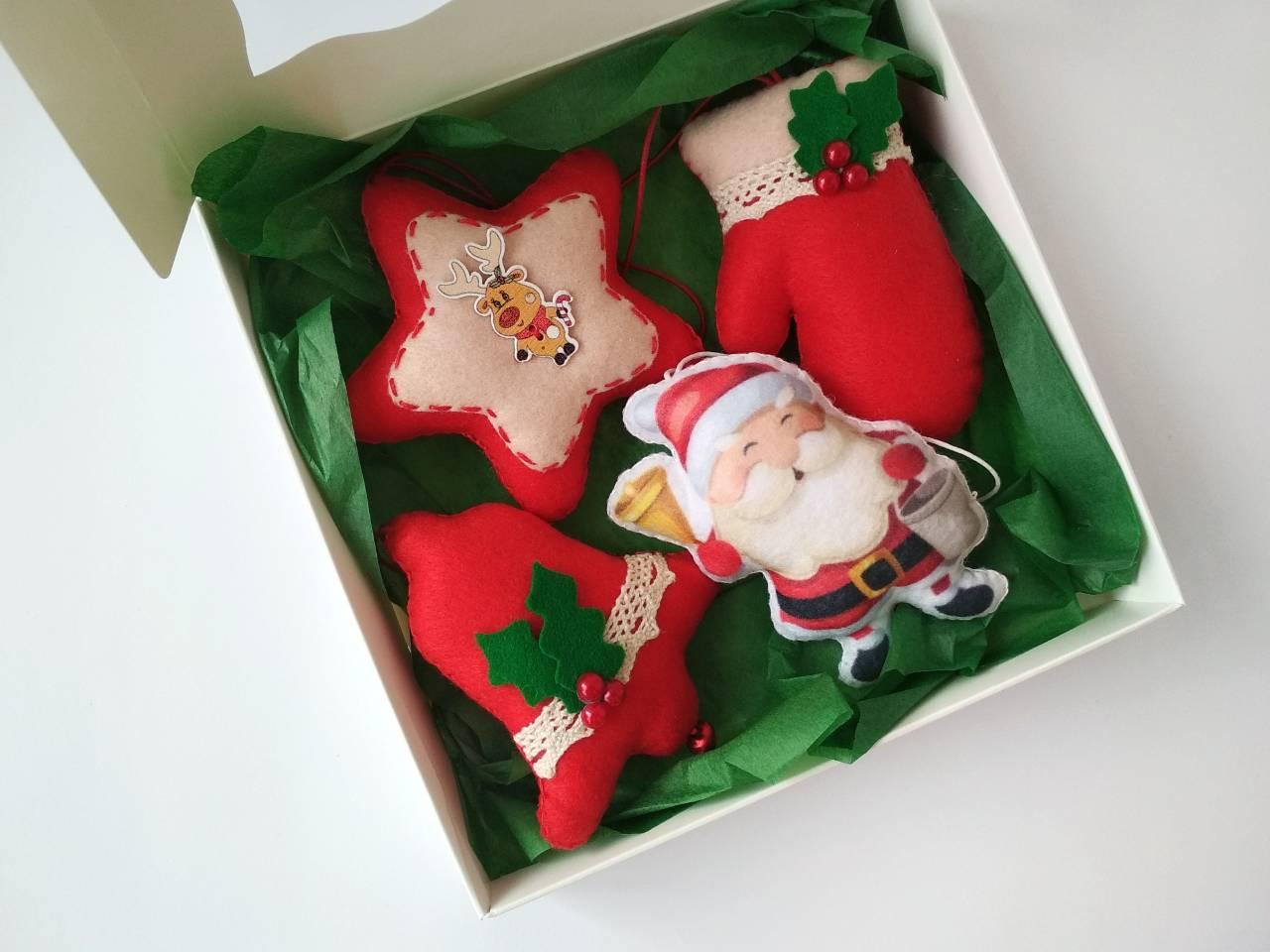 Набір іграшок з фетру Pugovichok "Санта Клаус Дзвіночок Рукавичка і Зірка" (SUN2421)