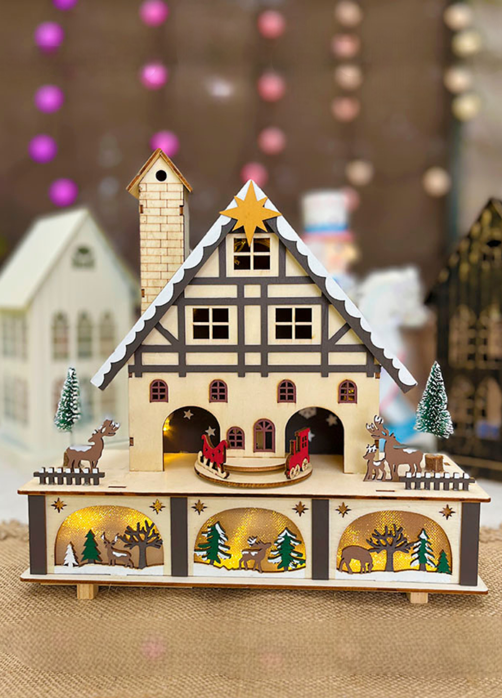 Новогодняя декорация Livarno Home Рождественский домик с вращающимися фигурками Бежевый (7940)