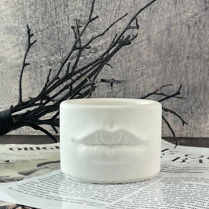 Гипсовое кашпо Прикосновение губ Белый (33706744)