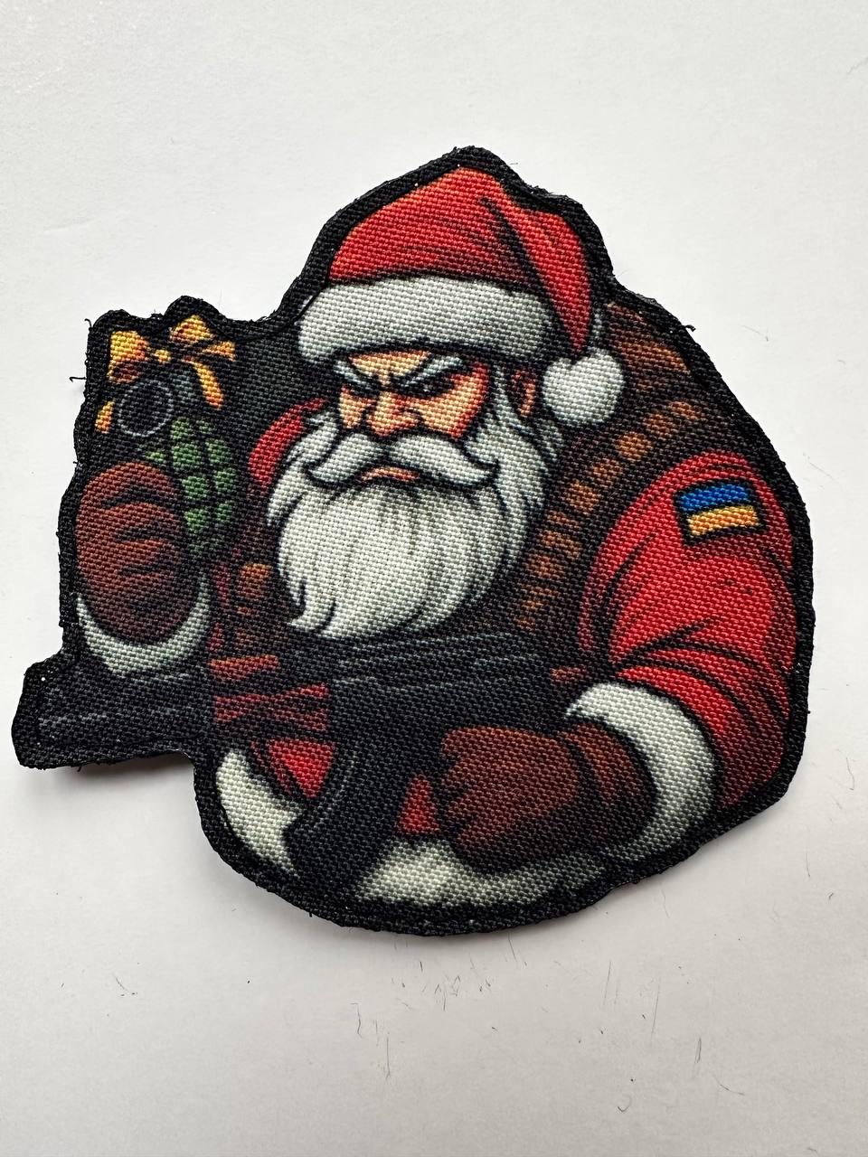 Шеврон Злой Санта боевик с оружием фигурный на липучке (ANGRY_SANTA)