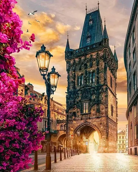 Алмазная мозаика Башня в Праге полная выкладка квадратные камни на подрамнике 40х50 см