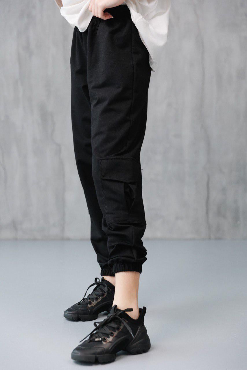 Джоггеры карго для девочки с боковыми карманами р. 152 Черный (126923) Джоггеры карго для девочки с боковыми карманами р. 152 Черный (126923)