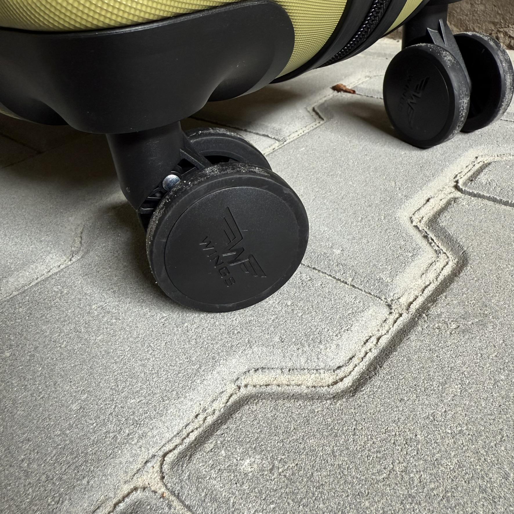 Валіза Wings Egret дорожня M Оливковий (26557300) - фото 7 Валіза Wings Egret дорожня M Оливковий (26557300) - фото 7