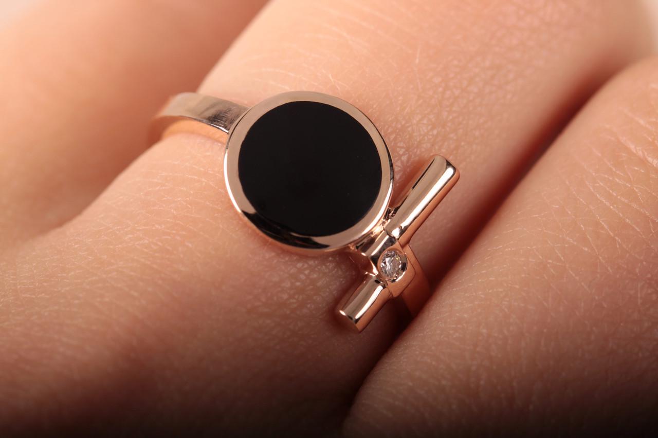 Кільце з червоного золота з чорною емаллю р. 15,5 (2243951839)