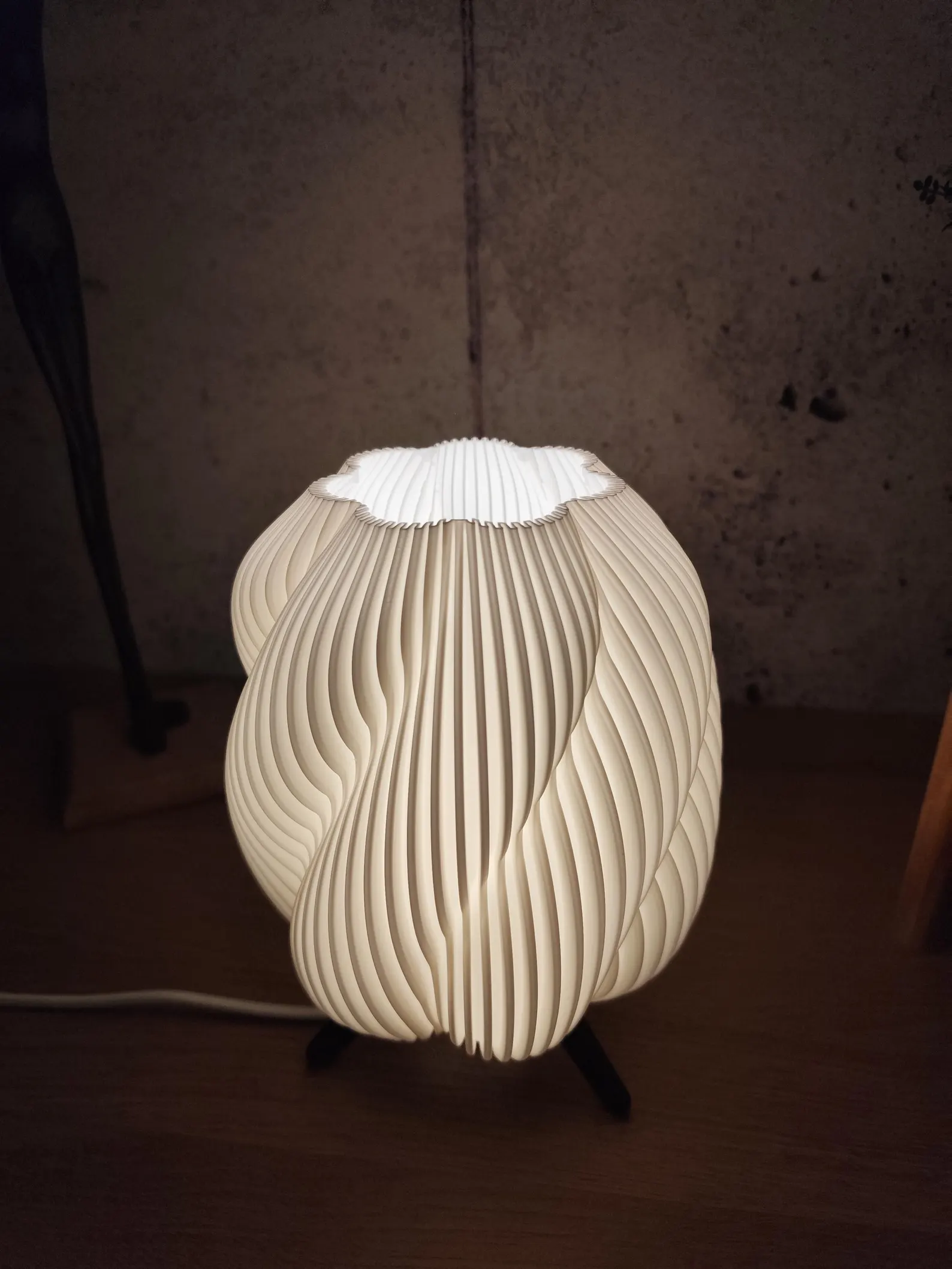 Настольная лампа декоративная WellBrand AirWave Modern E27 XL 20х20х28 см White/Black - фото 4 Настольная лампа декоративная WellBrand AirWave Modern E27 XL 20х20х28 см White/Black - фото 4