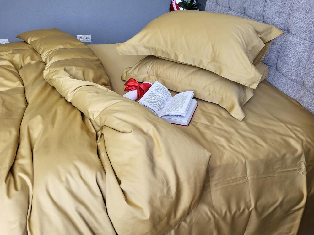 Комплект постельного белья на резинке Моно сатин Premium полуторный/наволочки 50х70/70х70 см Gold (5756)