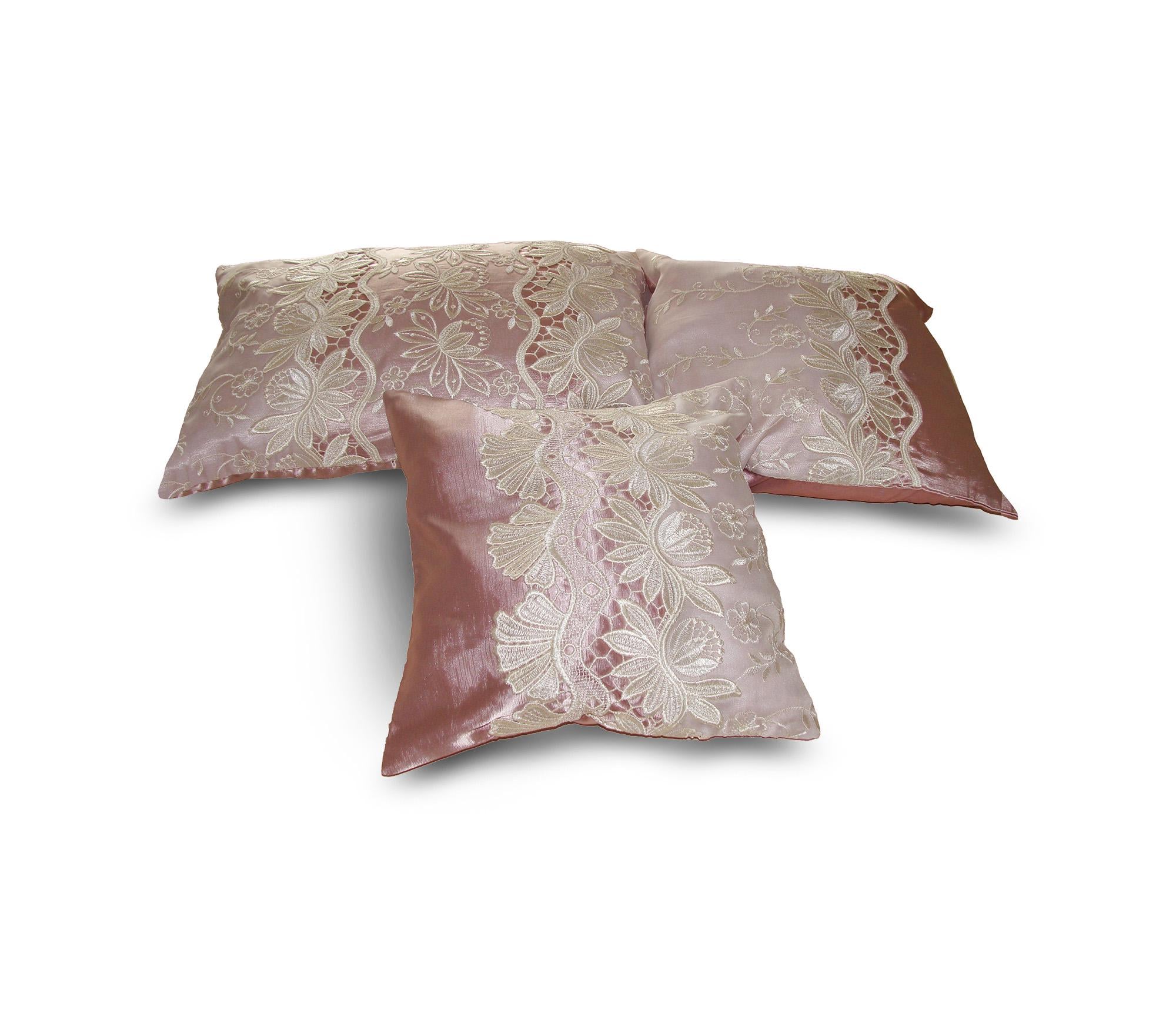 Комплект декоративных подушек Firanka Hand Made с кружевом 33х33 см 2 шт. 48х32 см 1 шт. Сиреневый (п_0347)