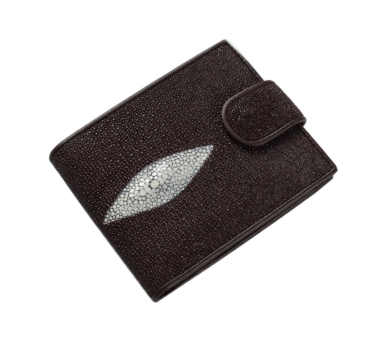 Кошелек Ekzotic leather из кожи морского ската с хлястиком Коричневый (stw35_1)