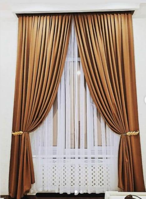 Штори на вікна у вітальню атласні 2 шт. 200x270 см Коричневий (Е101116) Штори на вікна у вітальню атласні 2 шт. 200x270 см Коричневий (Е101116)