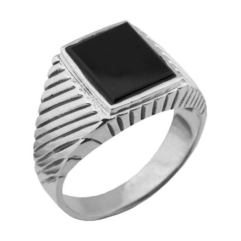 Перстень серебряный мужской с диагональным узором и черным ониксом р. 18