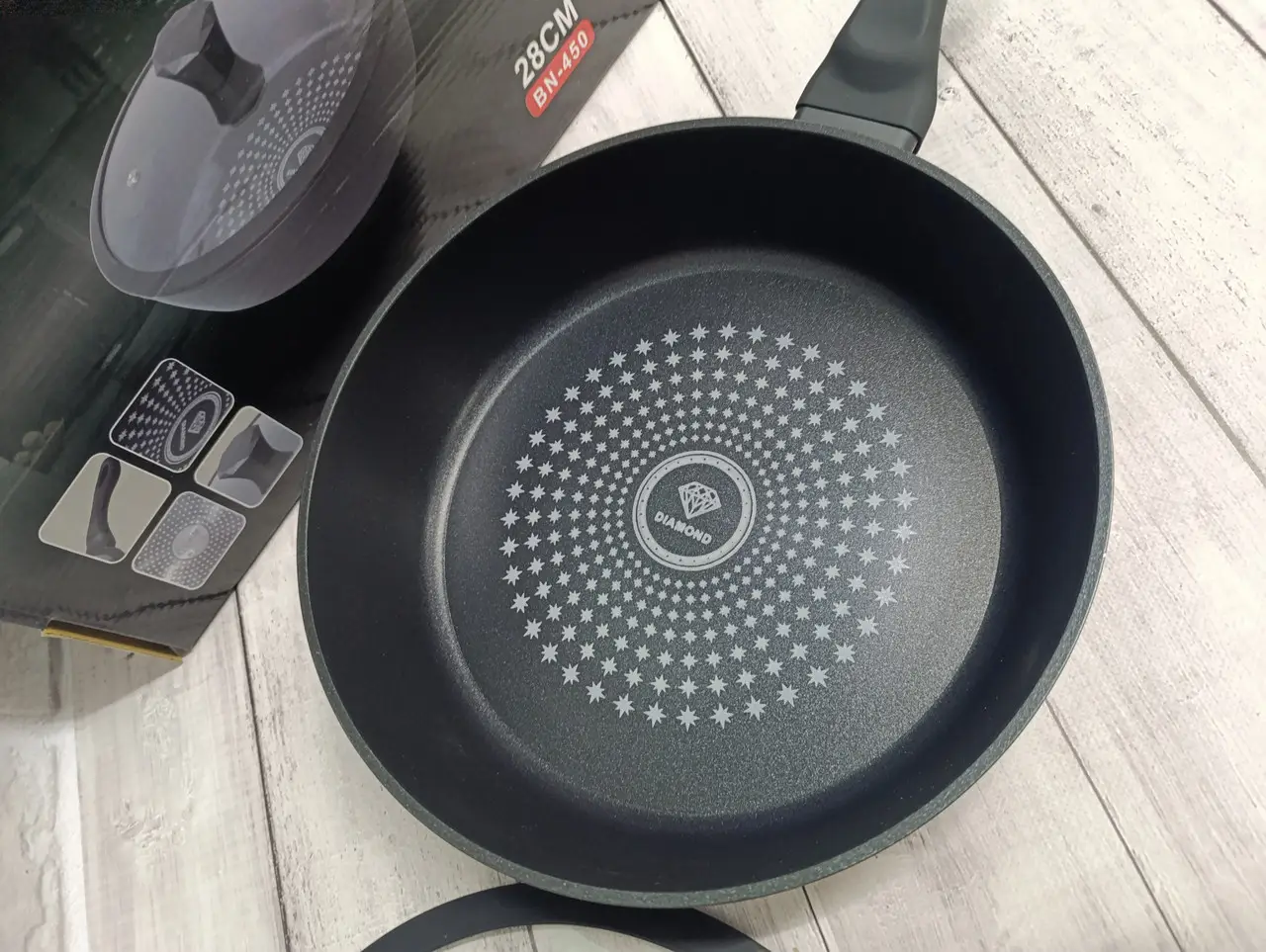 Сковорода із скляною кришкою Benson BN-450 Soft Touch 28 см 3,7 л литий алюміній/алмазне антипригарне покриття (ML-05263) - фото 3